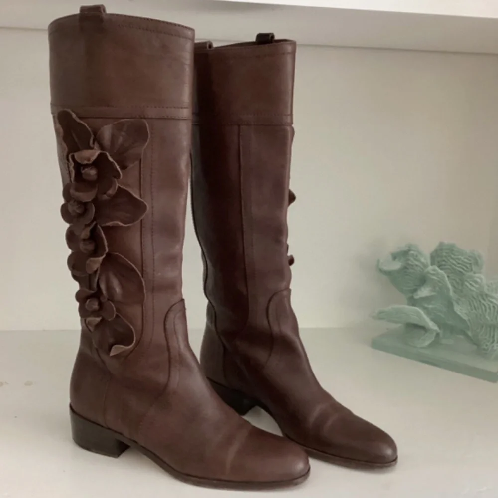 Valentino Garavani brown leather floral appliqué riding knee-high boots size 38.